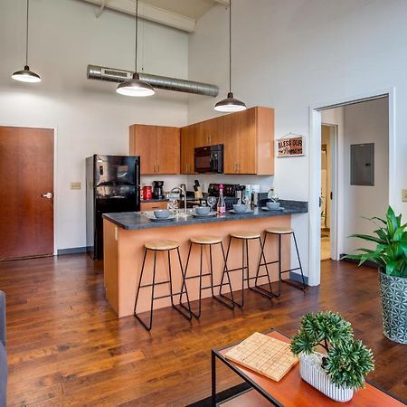 Ny Style Centric Loft With King Bed By Park Ave Rochester Exterior foto