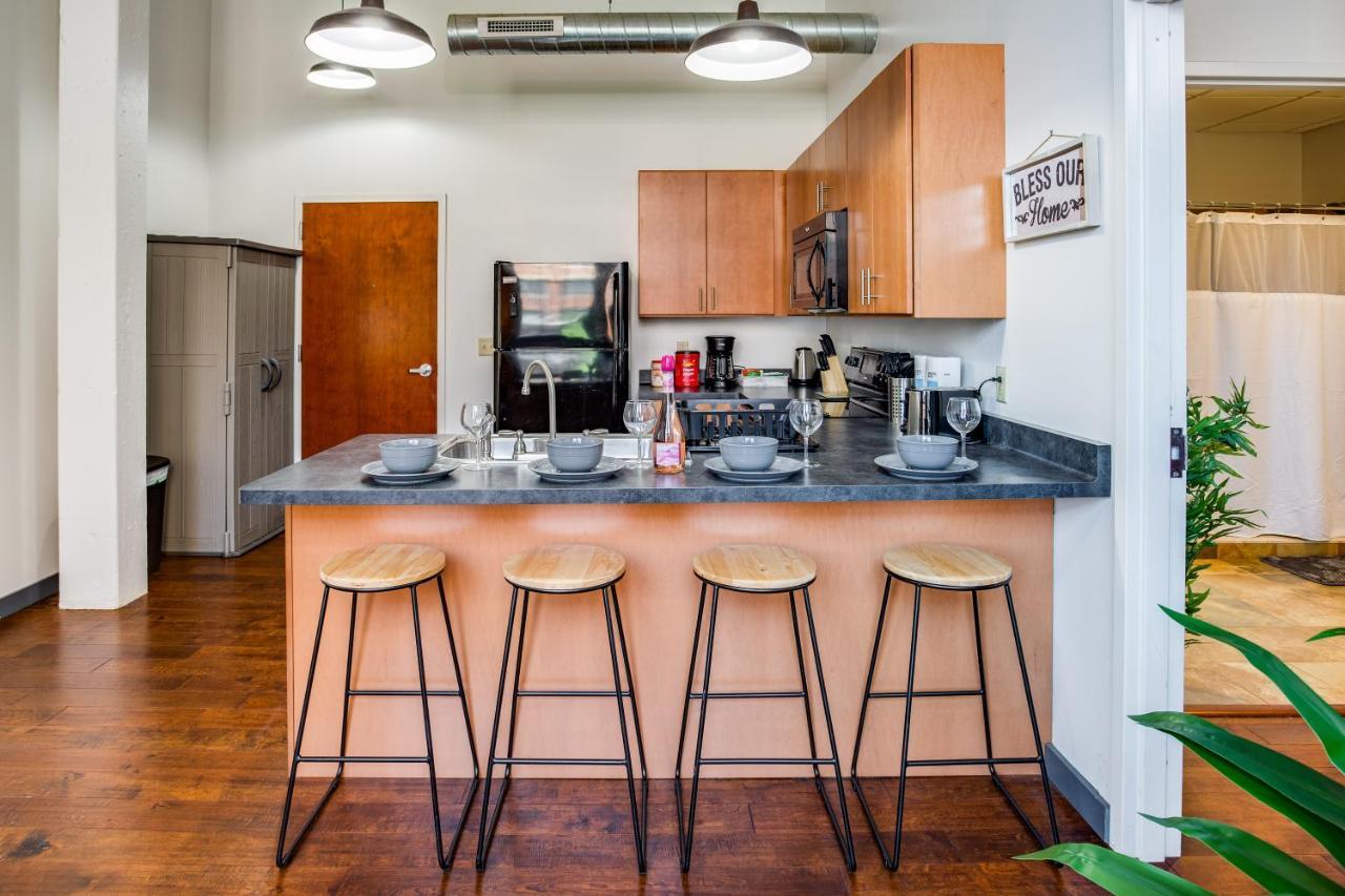 Ny Style Centric Loft With King Bed By Park Ave Rochester Exterior foto