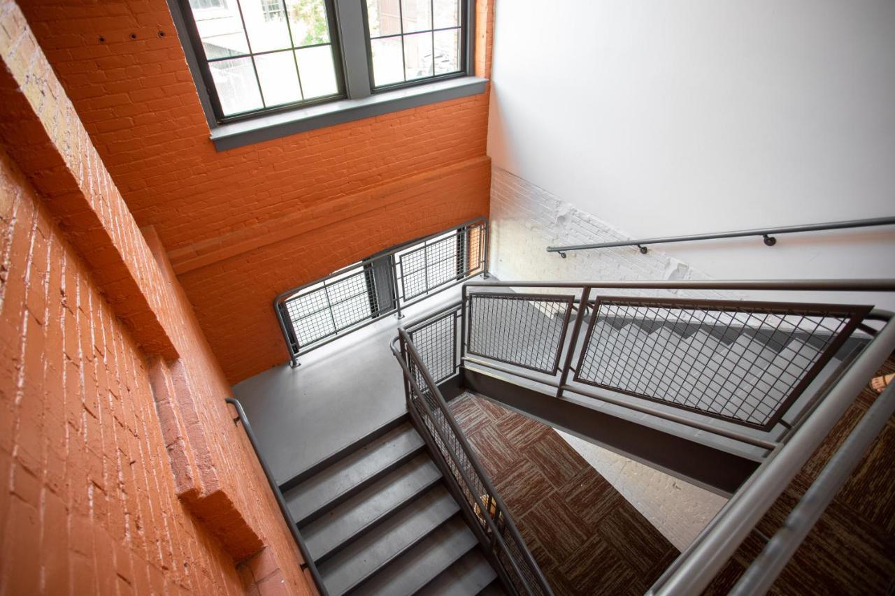 Ny Style Centric Loft With King Bed By Park Ave Rochester Exterior foto
