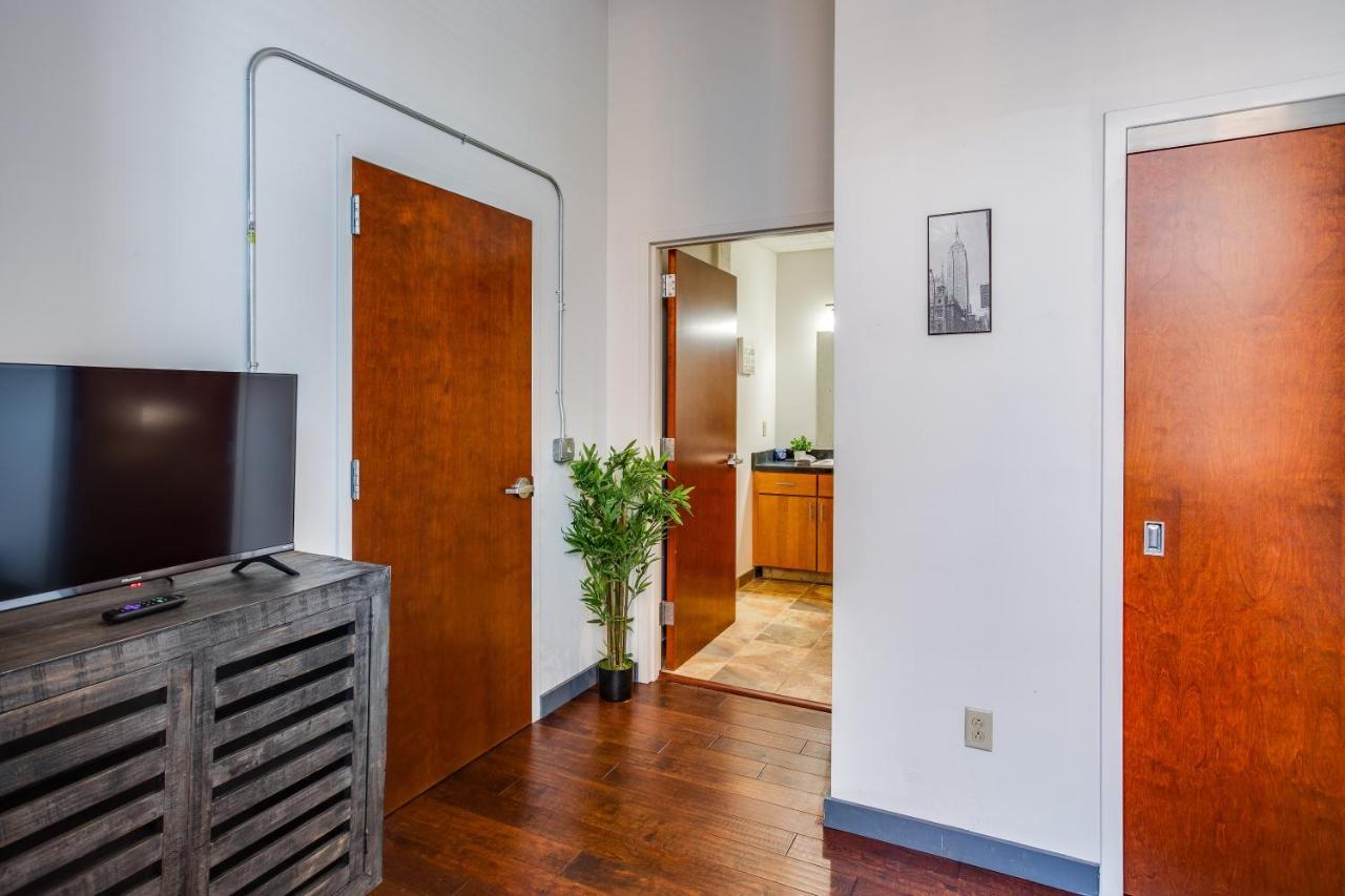 Ny Style Centric Loft With King Bed By Park Ave Rochester Exterior foto