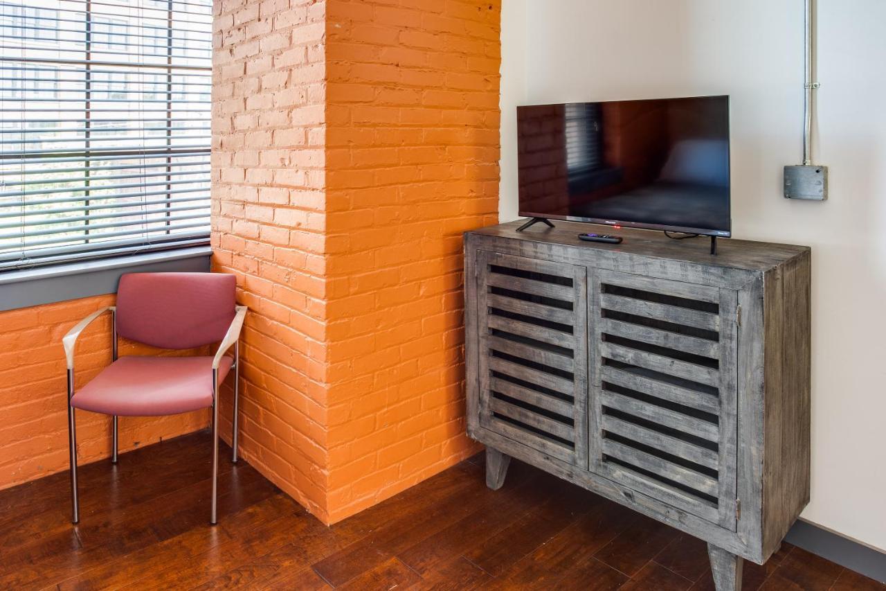 Ny Style Centric Loft With King Bed By Park Ave Rochester Exterior foto